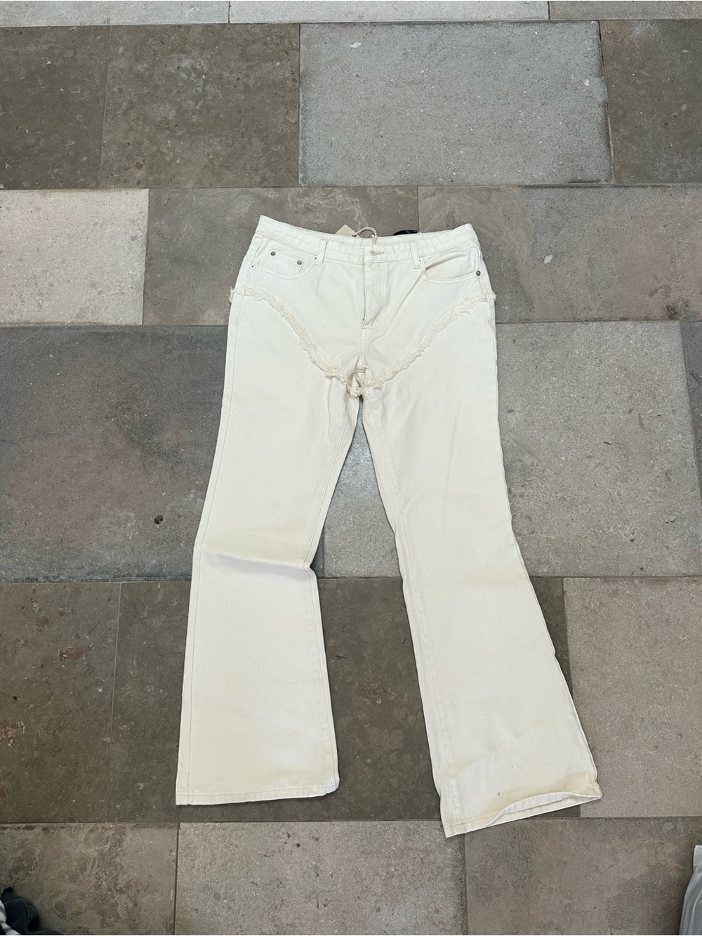 SER.O.YA Cream Flare Jeans with Lace-Trim Seam